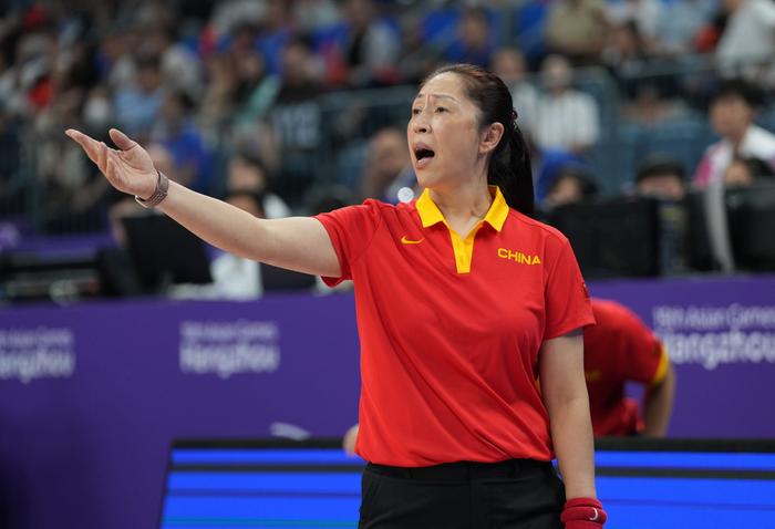 杭州亚运会中国女篮主教练郑薇只有幸福没有烦恼