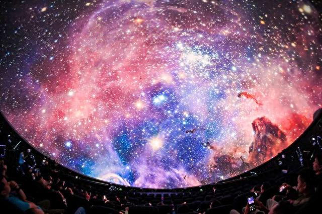 广东科学中心球幕影院再现宇宙星空