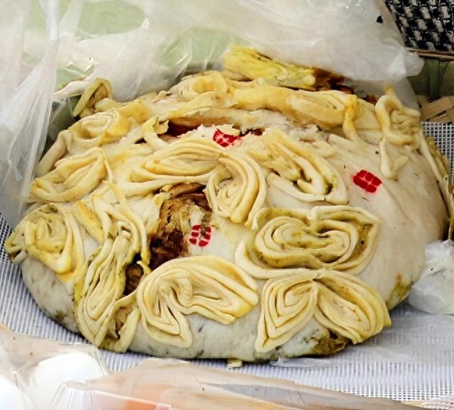 在安宁区九州通路上有一家皋兰县石洞镇村民开设的馍馍店.