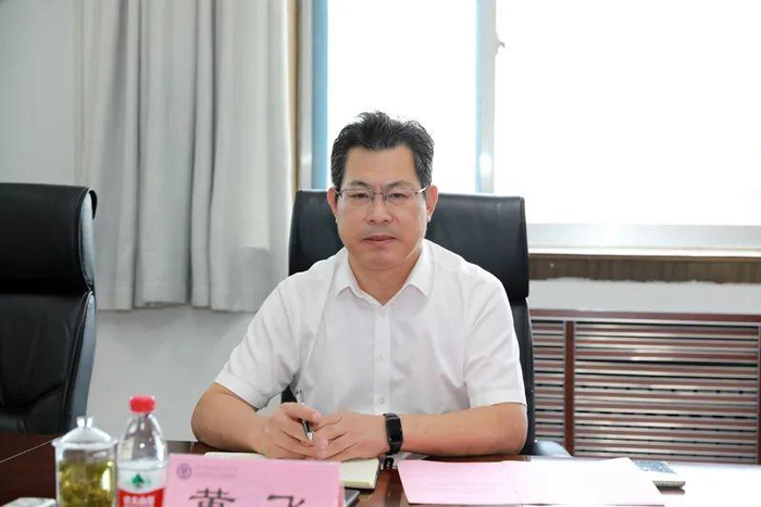 滨州医学院党委副书记,院长黄飞一行来医院调研