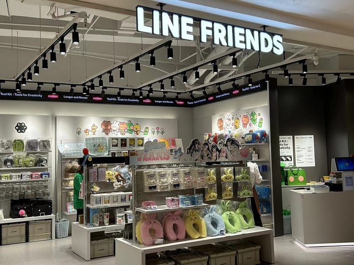 LINE FRIENDS“轻线下体验店”上海静安大悦城门店 （图片来源：界面新闻 李烨）