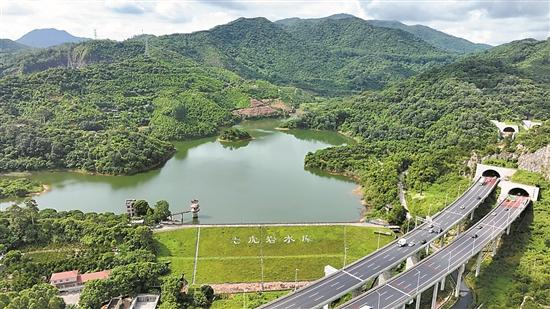 近日,东莞大岭山镇召开"百县千镇万村高质量发展工程"推进大会,认真