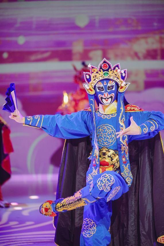 感受成都历史文化魅力城市钜秀花重锦官城新增川剧特技表演