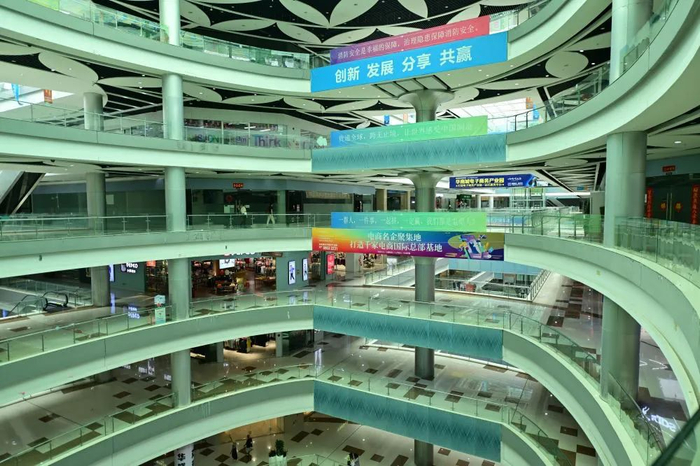 深圳华南城 宋春雨/摄