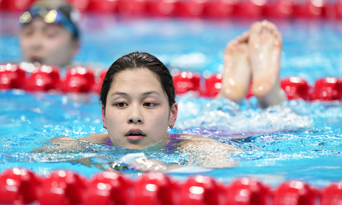 游泳女子400米个人混合泳决赛余依婷夺冠