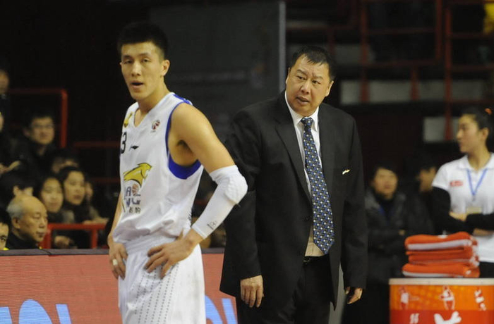 吴乃群离队后,吴庆龙时隔十年回归辽宁,稳住球队更衣室!