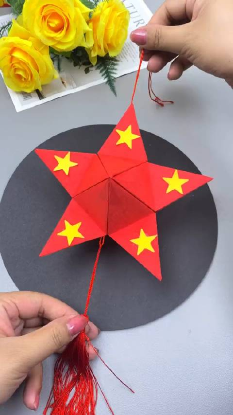 国庆节到了,用正方形折纸做个好看的立体五角星挂件……_手机新浪网