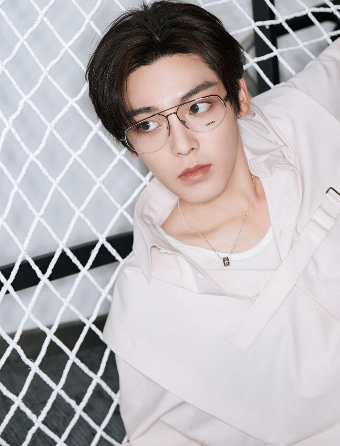 侯明昊的五官好精致,加上独有的少年气息,眼睛明亮……|侯明昊_新浪