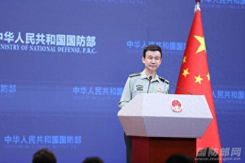 9月28日下午，国防部举行例行记者会，国防部新闻局局长、国防部新闻发言人吴谦大校答记者问。孙智英 摄