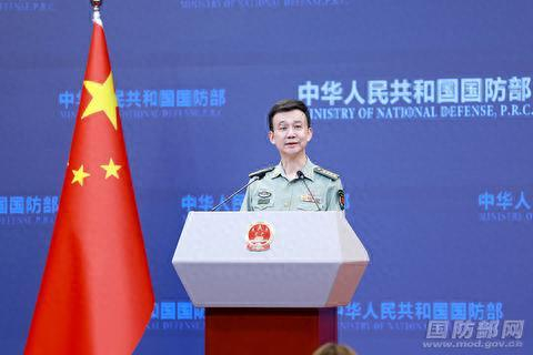 9月28日下午，国防部举行例行记者会，国防部新闻局局长、国防部新闻发言人吴谦大校答记者问。吕哲 摄