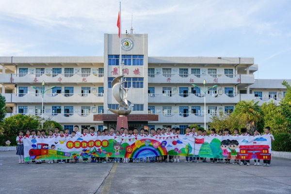 东海县平明镇多彩活动喜迎双节到来