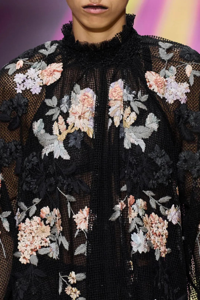 青年看时装万千自由之花如何在dior秀场盛开