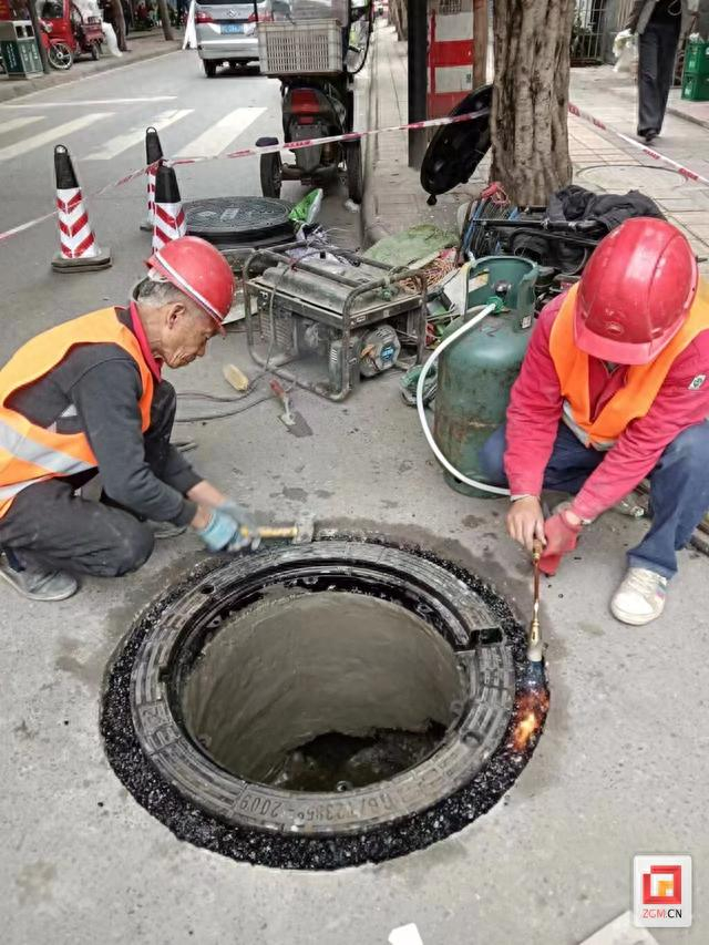 强化窨井盖管理 守住"脚下安全" 自贡市城管执法局扎实推进窨井盖治理