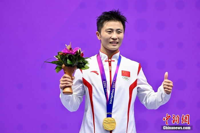 杭州亚运会中国选手李玥瑶获武术项目散打女子52公斤级冠军