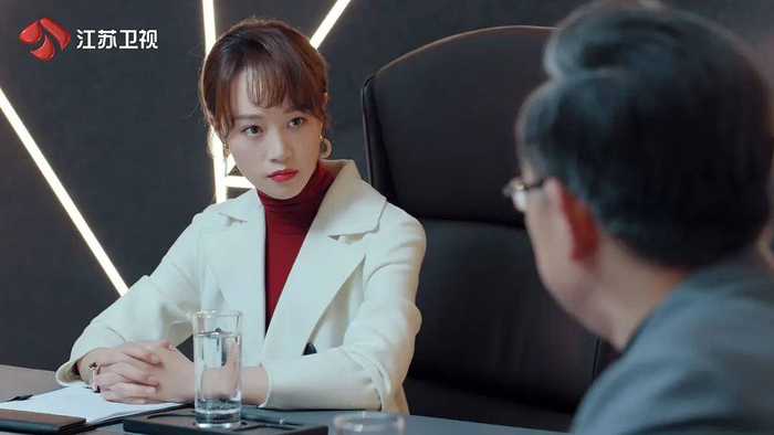 新剧开启职场"升级打怪"之旅 对话蓝盈莹:演技是演员的硬通货|封面会