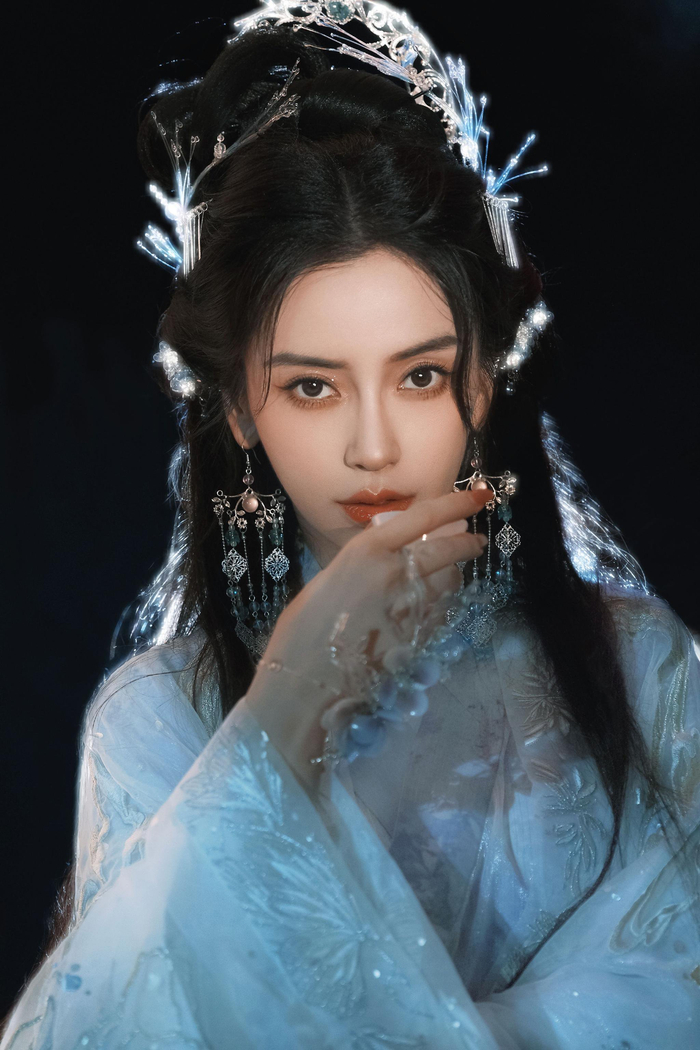 baby的古装yyds,美得不像话,举目遥望一轮满月|baby|angelababy_新浪