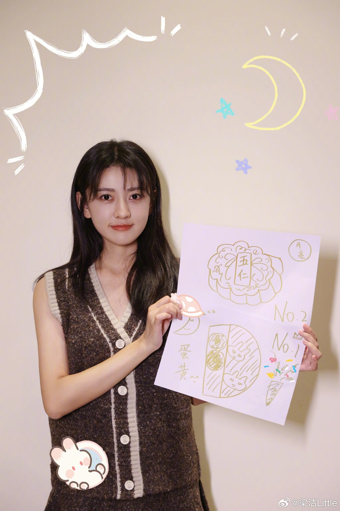 梁洁 发博并晒出自己给粉丝手绘的"月饼"……|梁洁|手绘_新浪新闻