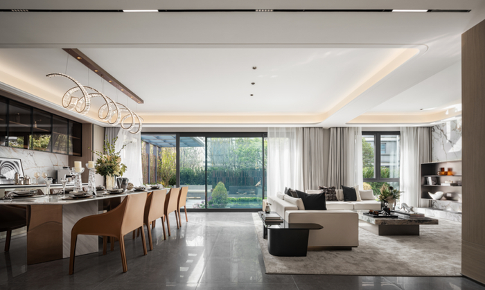 叠院的客厅开阔，空间感强。（实拍图）