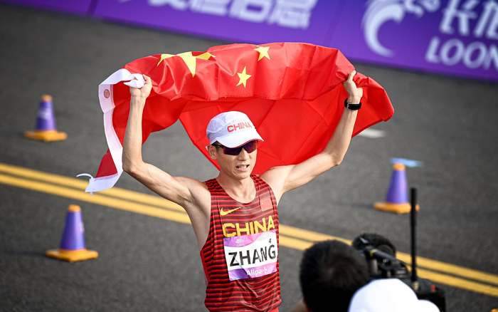 张俊获杭州亚运会田径首金中国男子20公里竞走5连冠