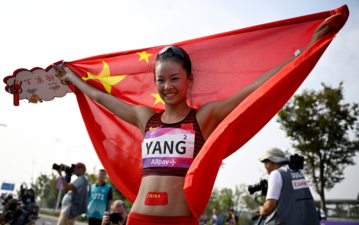 杨家玉"提鞋"后上演绝杀,中国女子竞走亚运6连冠|杨家玉|亚运会|竞走