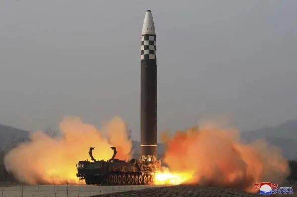 资料图片:朝鲜试射核导弹画面(朝中社)