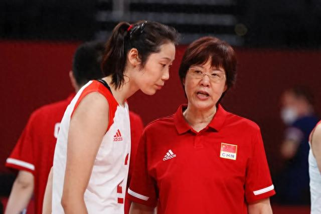 当年郎平在困难时培养朱婷现在蔡斌却无法把李盈莹打造成巨星