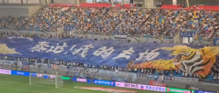 天津球迷展示霸气tifo:泰达!我的主场|天津|tifo|天津泰达_新浪新闻
