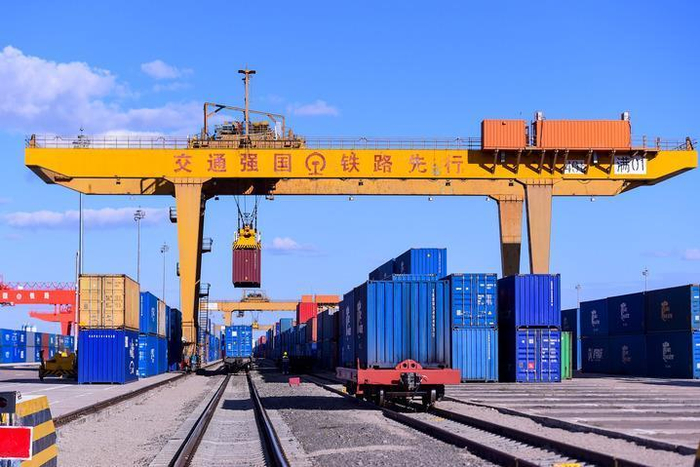 跨越山河开新途中欧班列一线漫行记