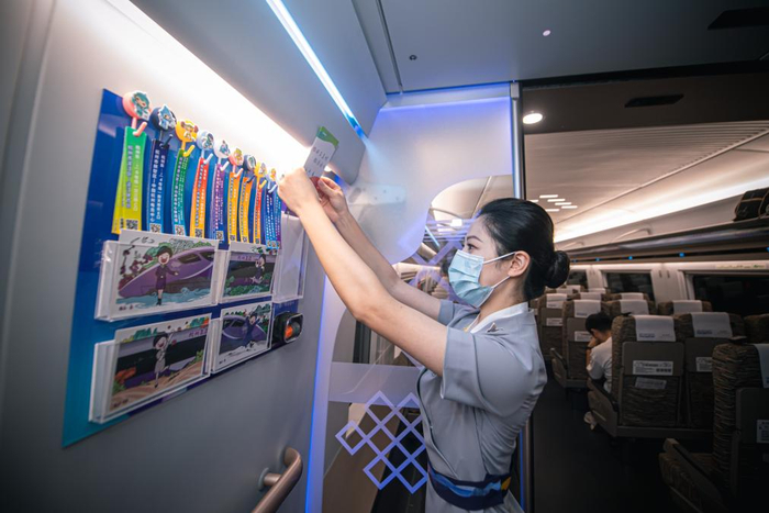 　2023年9月16日，复兴号亚运智能动车组列车正式载客运营。新华社记者 江汉 摄