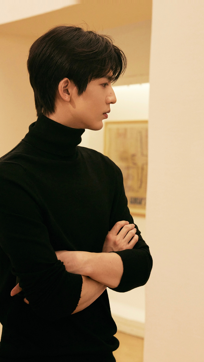 *张凌赫 好优越啊…被神偏爱的侧脸|张凌赫_新浪新闻