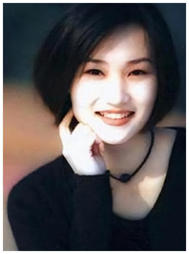 "46岁的李梓萌选择了不婚不育,现已开启全新生活!