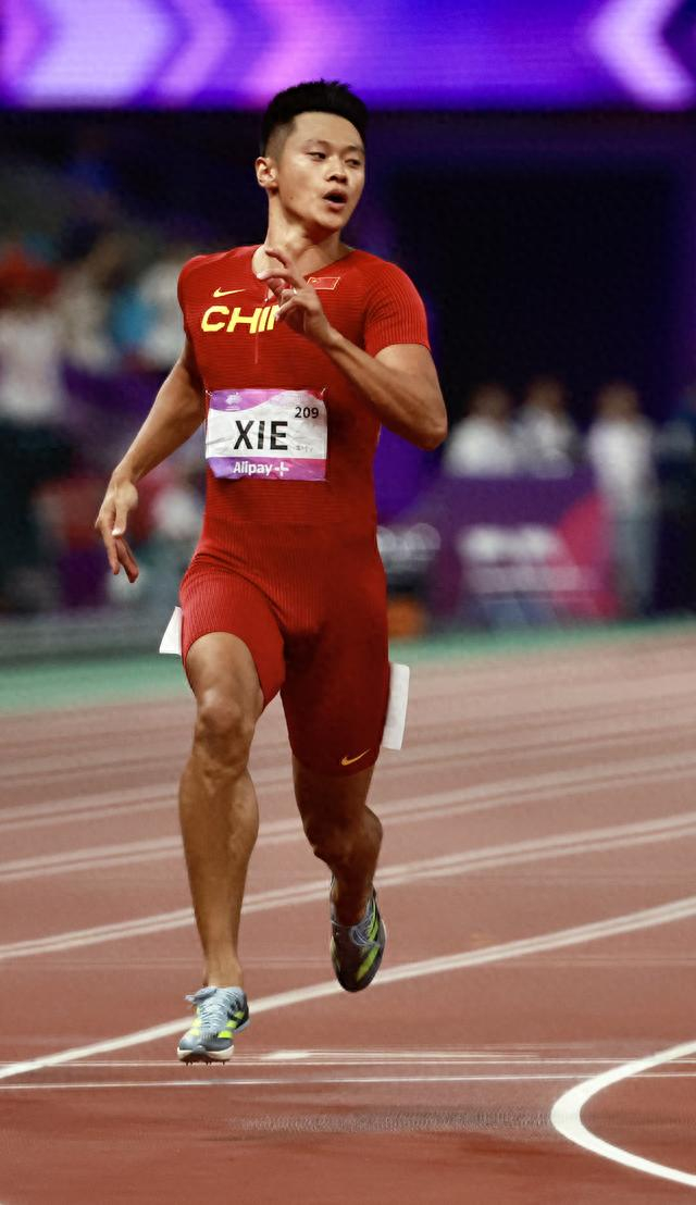 谢震业在半决赛跑出了10秒03。 澎湃新闻记者 赵昀 图