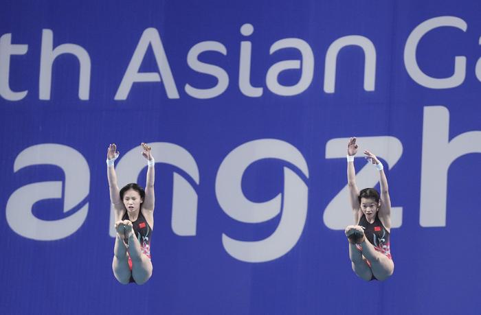 女子10米跳台决赛图片