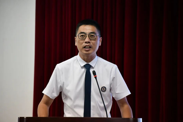 陈敏(石屏县第一中学校长)——《你笑起来真好看》石屏县将把本次论坛