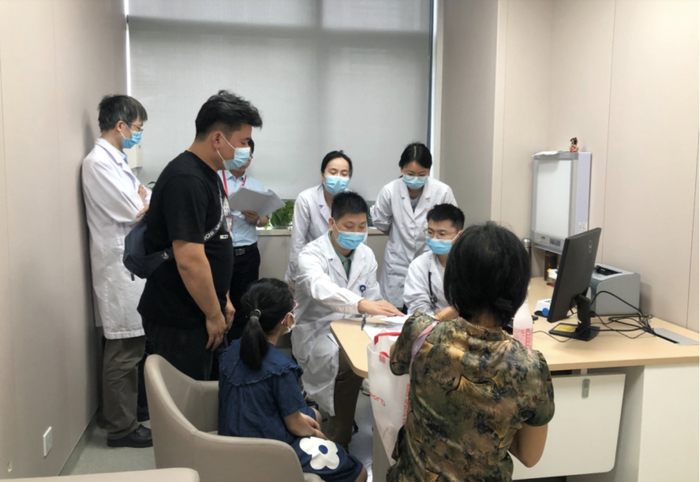 图说：教学门诊现场， 浙江大学医学院附属儿童医院供图