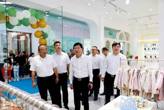 济南市服饰鞋帽商业企业协会会长刘秀英,济南泺口服装有限公司董事长