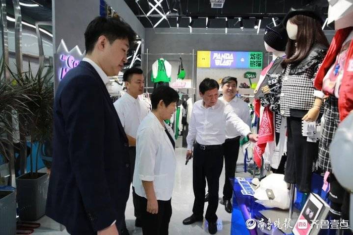 济南市服饰鞋帽商业企业协会会长刘秀英,济南泺口服装有限公司董事长