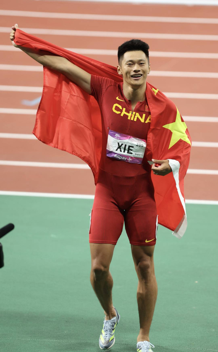 谢震业获男子百米冠军|图集|谢震业|陈冠锋|男子百米_新浪新闻