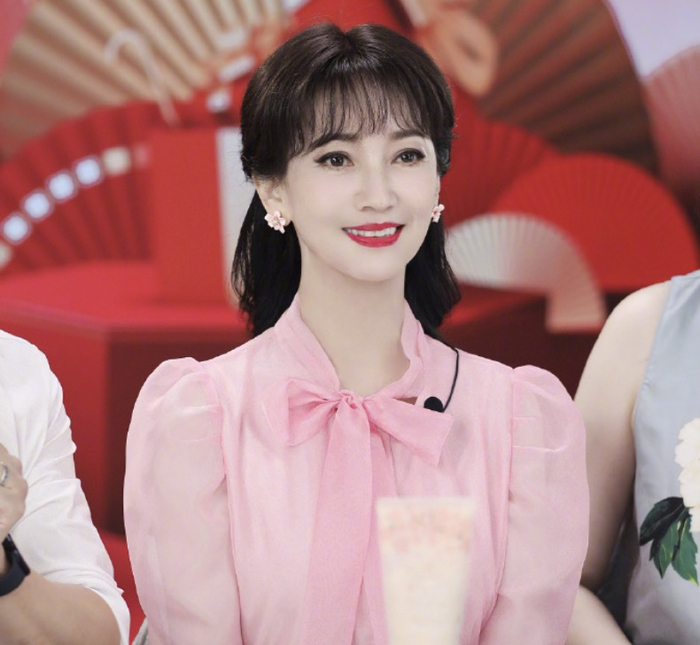 70岁赵雅芝近照曝光:再扮"白娘子",犹如仙女下凡,她怎么还没老?