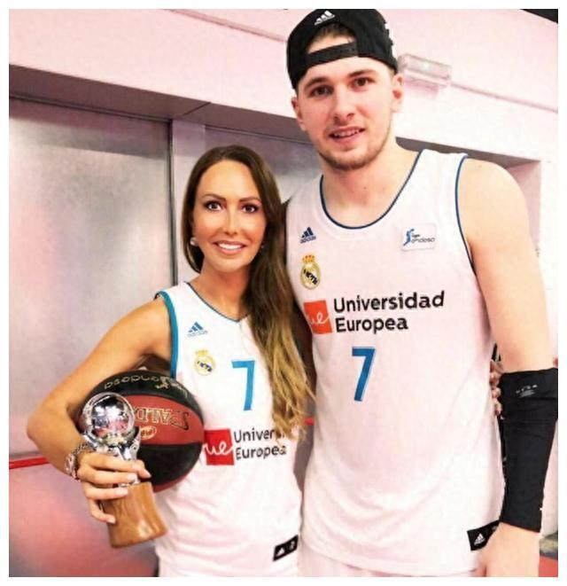 东契奇的超模妈妈单身48岁遭勇士球星追求