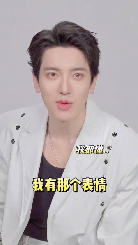 异人之下完颜洛绒哥的歪嘴小猫就是露牙的