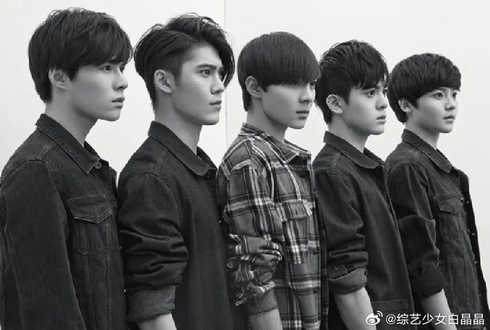 曾舜晞侯明昊两个人以前一个团的|侯明昊|曾舜晞|两个人_新浪新闻