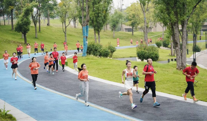 兴隆湖国庆环湖跑开跑上千名路跑爱好者相约四川天府新区
