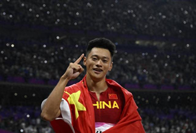 亚运观潮9秒97谢震业捍卫中国飞人荣誉