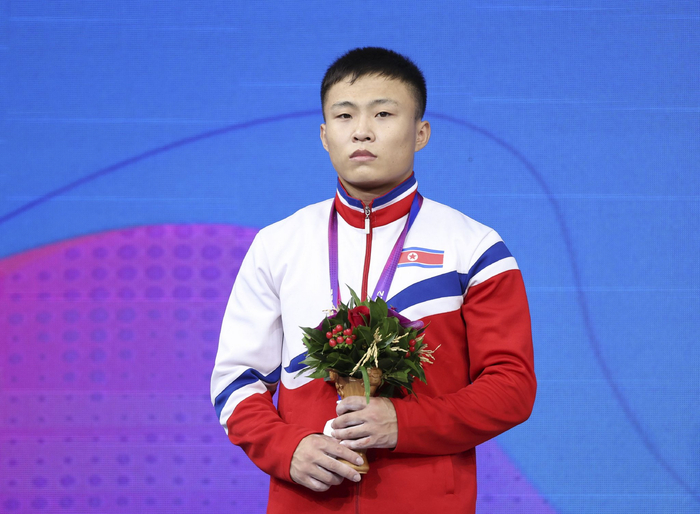 举重——李发彬获男子61公斤级金牌|举重|朝鲜|杨磊_新浪新闻