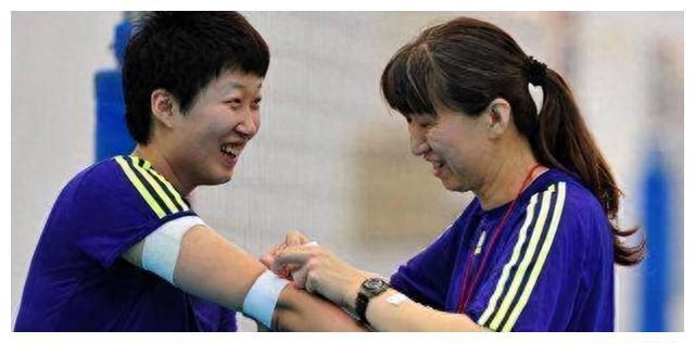 女排五朝元老 赖亚文:铁血教头与温柔女将,传奇排球人生