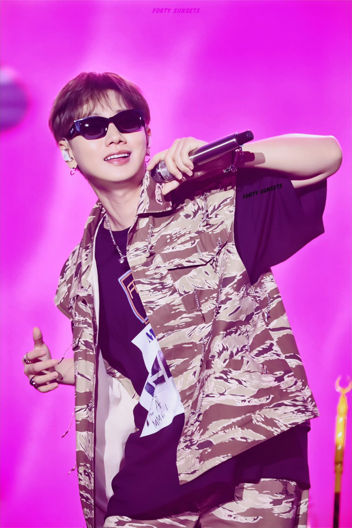 谁家的哥哥这么会呀～不仅唱甜甜的歌还扔衣服……|汪苏泷_新浪新闻