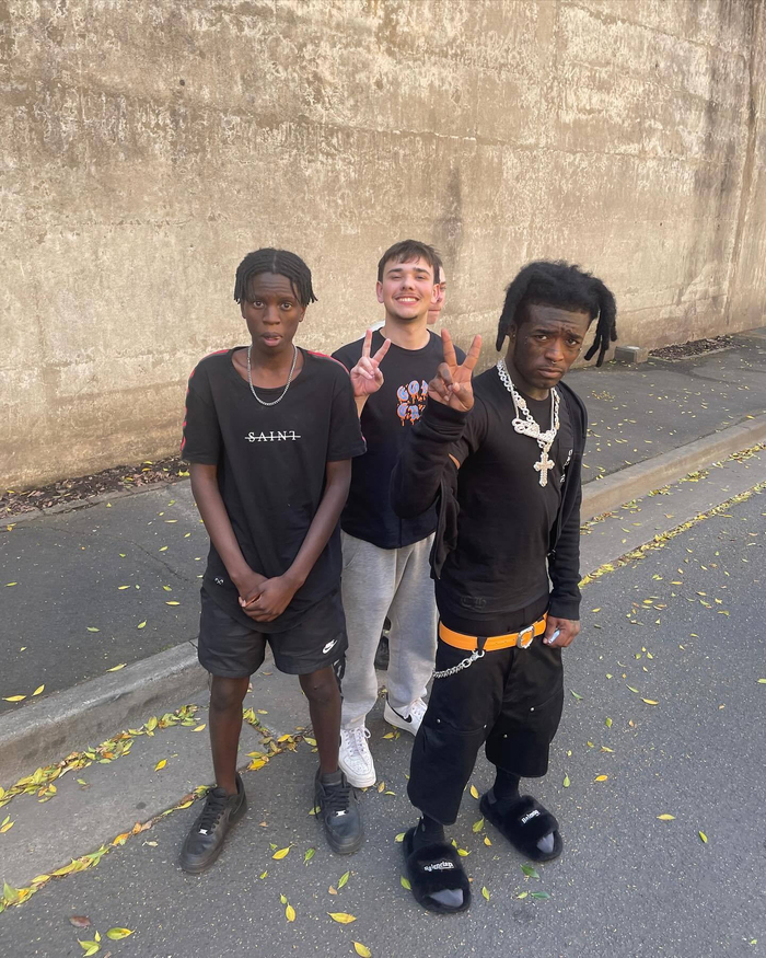 呵呵哈哈哈lil uzi vert和粉丝合影 怎么这么可爱|可爱_新浪新闻