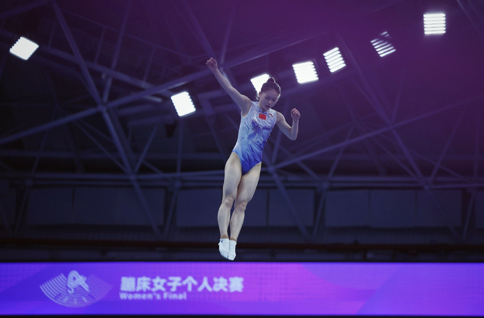 “大器晚成”的胡译乘摘下亚运银牌。  新京报记者 薛珺 摄