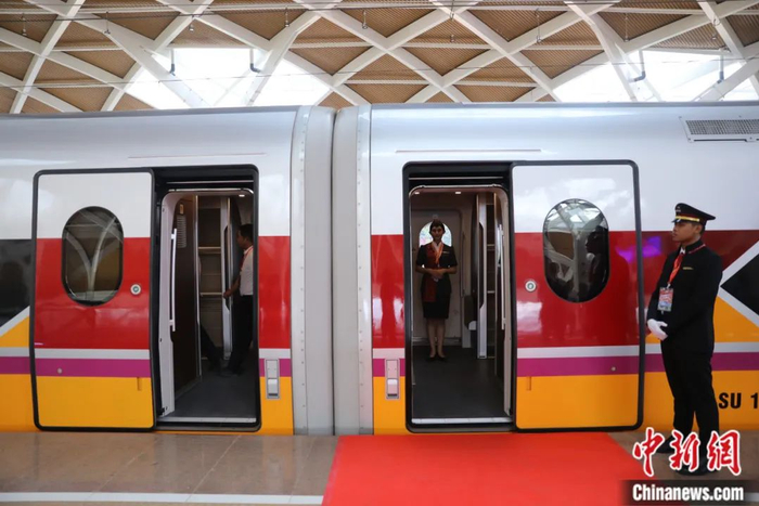 2023年9月6日，一列雅万高铁高速动车组停靠在哈利姆车站。李志全 摄